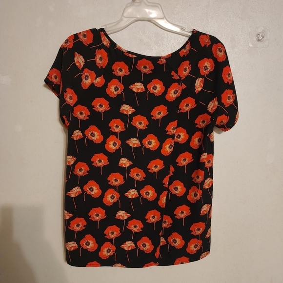 Cabi Flanders Poppy Black Red Floral Short Sleeve Blouse Size S - Picture 5 of 7